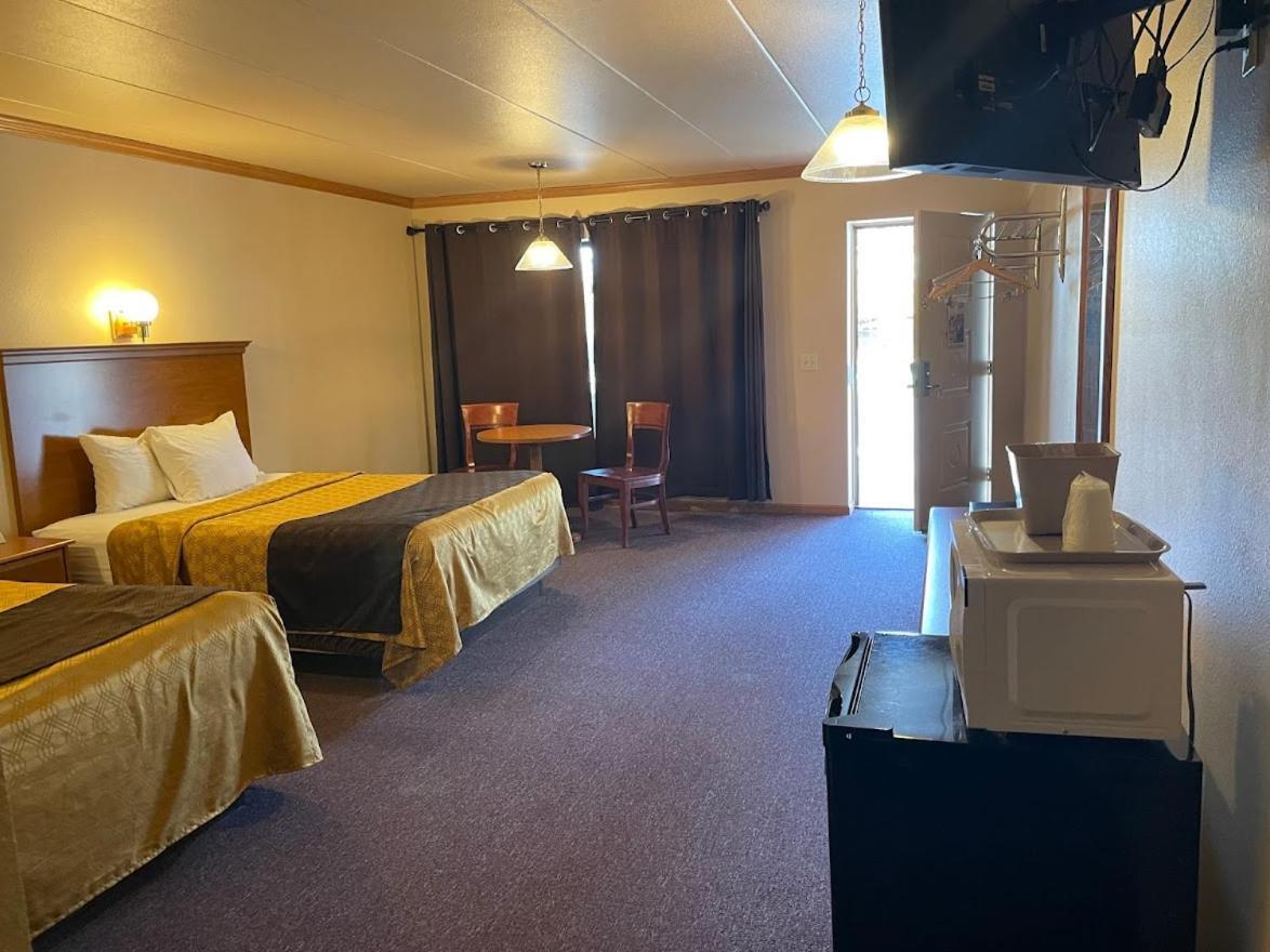 Amber'S Inn And Suites Wisconsin Dells Bagian luar foto