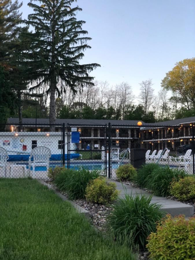 Amber'S Inn And Suites Wisconsin Dells Bagian luar foto