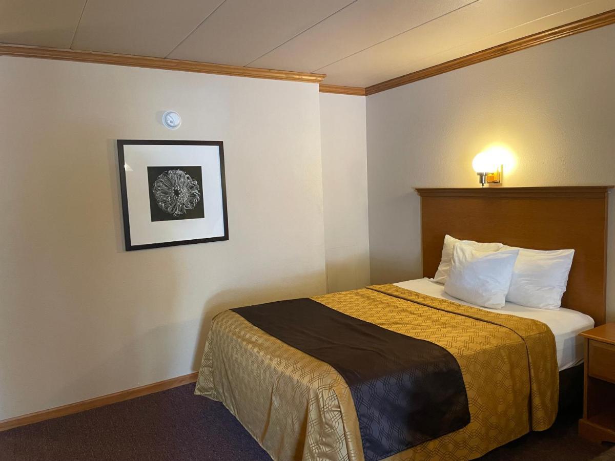Amber'S Inn And Suites Wisconsin Dells Bagian luar foto