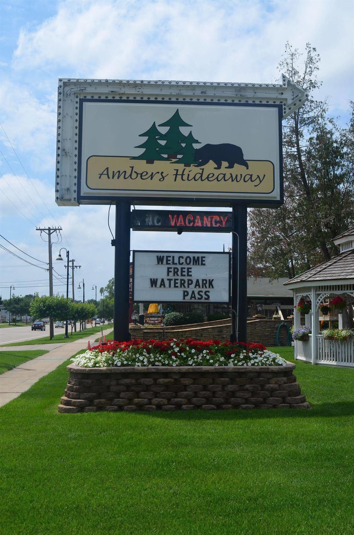 Amber'S Inn And Suites Wisconsin Dells Bagian luar foto