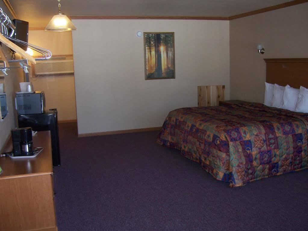 Amber'S Inn And Suites Wisconsin Dells Bagian luar foto